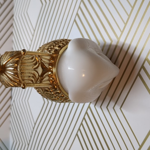 Vintage Avon Royal Elephant 1970 White Glass with Gold Top 4" - Picture 5 of 5